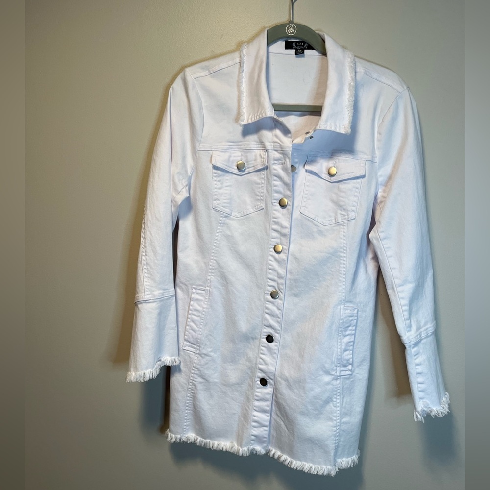 Azi white denim jacket with raw hem at sleeves and bottom. Size Medium
